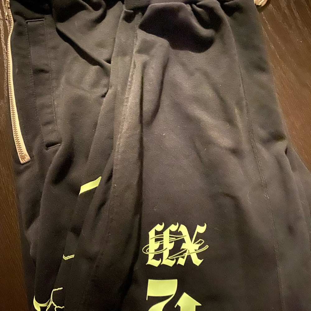 Nike Standard Issue Dri-FIT Joggers – Black Graphic Lightning, Size 4XL (FN2934-